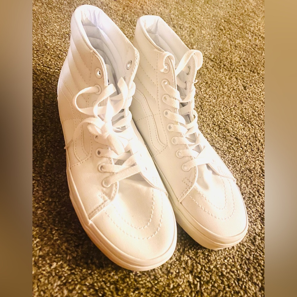 VANS Hi High Top White Canvas Sneakers
Womens size 9/ Men 7.5 NEW - Picture 4 of 8